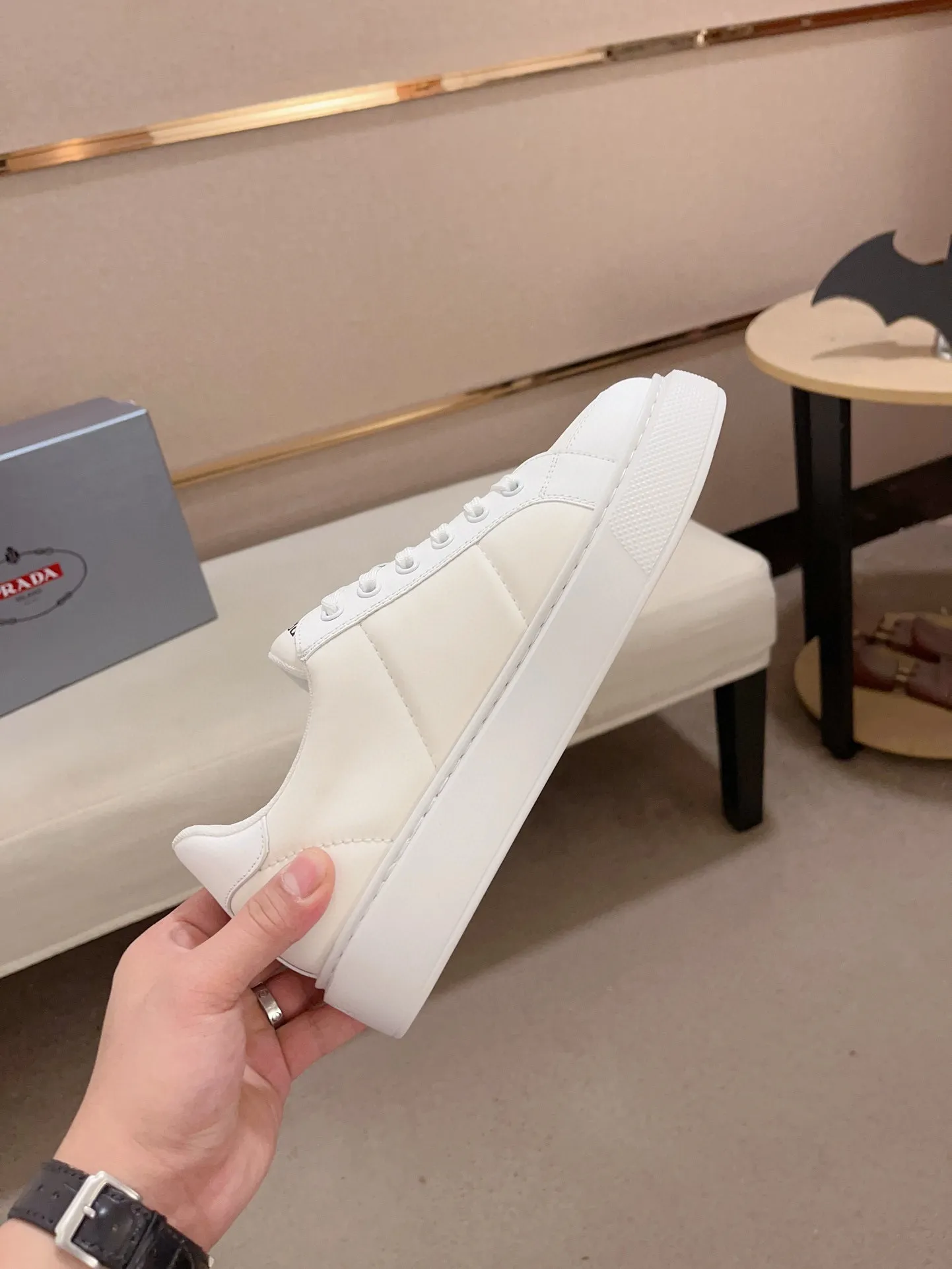 Factory price 580💰 ✔️✔️✔️High version High-quality new Prada (Prada) counters are on the market at the same time. The new men's shoes and 😘fabrics are selected from first-layer cowhide and are made by pure handicrafts. Lining: Full cowhide lining. 👍🏿 High-end ☄️ air-cushion molded anti-slip rubber outsole, exquisite lines, simple and elegant, comfortable and high-end for leisure travel. Code number: 38 to 44 (45 can be customized)